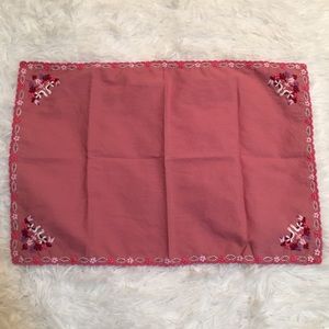 🌵BOGO🌵Pink vintage embroidered love birds doily